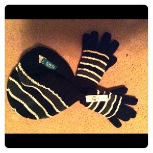 Children’s Place toddlers striped hat & gloves